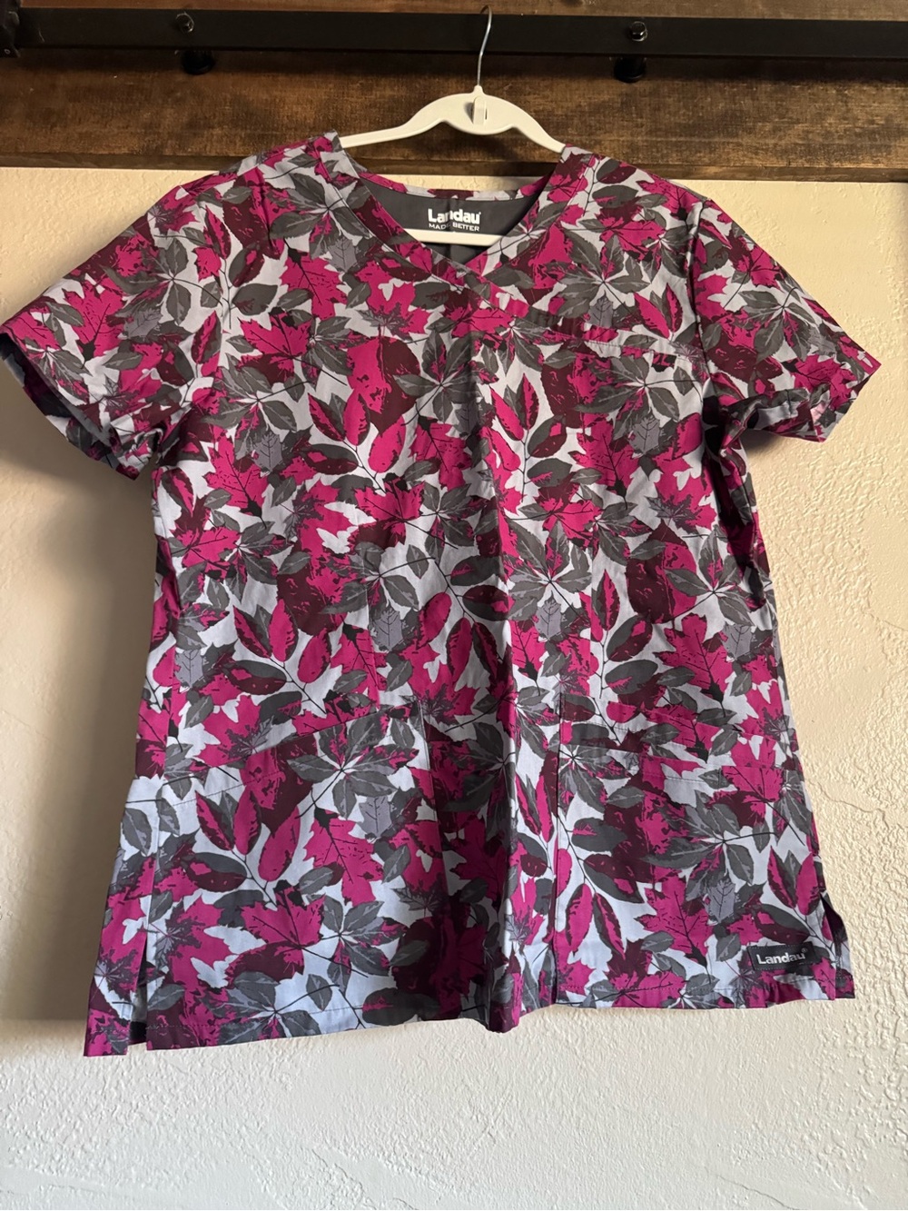 Landau Women's Magenta Floral Short Sleeve V-Neck Top
